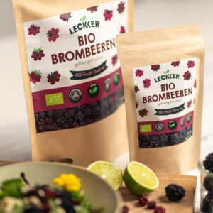 Gefriergetrocknete Brombeeren Packungen angerichtet in einer Mahlzeit