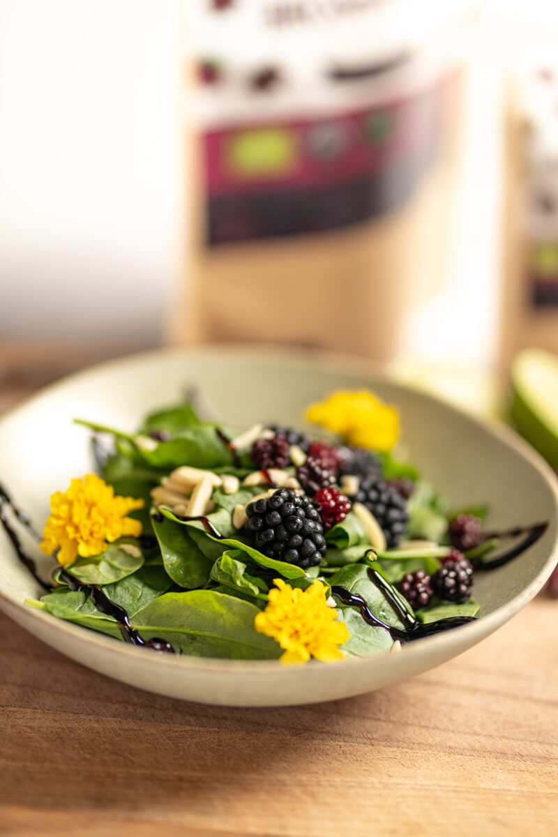 Gefriergetrocknete Brombeeren Salat